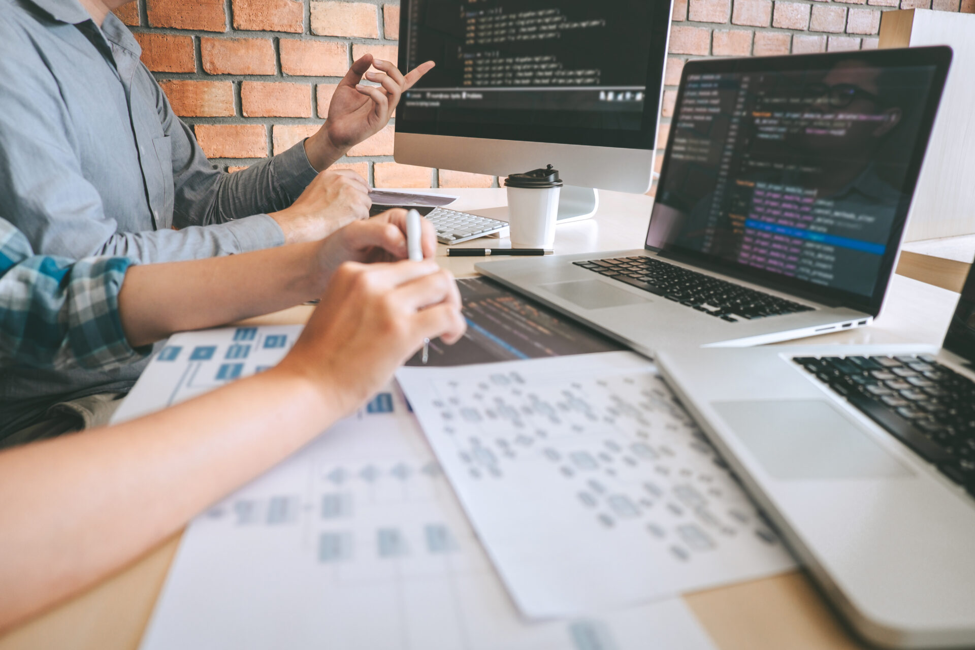 Team,Of,Professional,Developer,Programmer,Cooperation,Meeting,And,Brainstorming,And